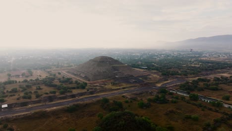 Morning-mist-around-Pyramid-of-the-Sun,-Teotihuacan,-Mexico,-Aztec-ancient-city