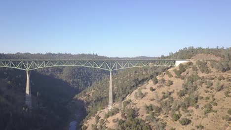 Slow-Descending-shot-capturing-Foresthill-Bridge-in-Auburn-California