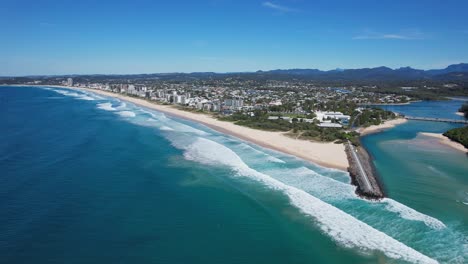 Coastal-Town-At-Palm-Beach-In-Gold-Coast,-Queensland,-Australia