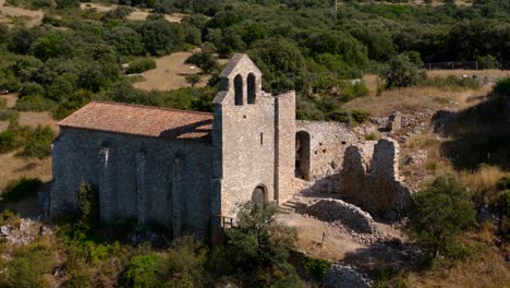 Aerial-establishing-shot-of-the-Château-Bas-d'Aumelas-in-the-french-countryside