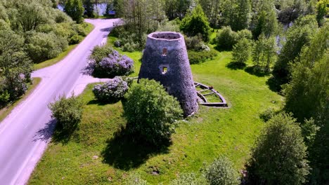 Ruinas-Del-Molino-De-Viento-De-Miltu-Razotne-En-Jurmala,-Atracción-Turística-En-Letonia