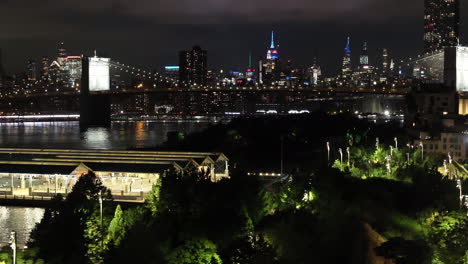 Vista-Aérea-Del-Puente-De-Brooklyn-Y-El-Centro-De-Manhattan