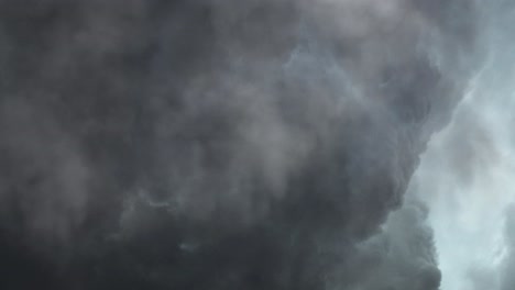 Blick-Auf-Gewitter-Mit-Blitzeinschlag-4k