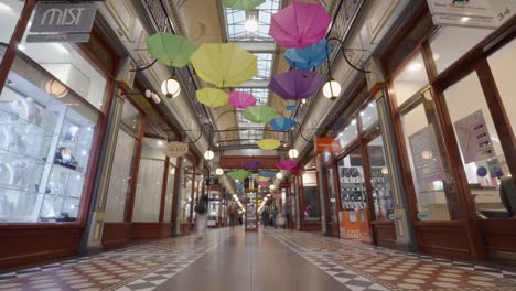 Zeitraffer-Von-Menschen-Beim-Einkaufen-In-Der-Berühmten-Adelaide-Arcade-In-Adelaide,-Australien