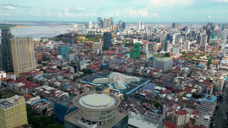 Phnom-Penh-Cambodia,-modern-capital-city-on-Mekong-and-Tonlé-Sap-rivers