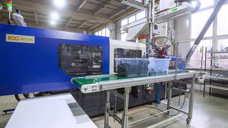 Injection-molding-machine-working-in-fast-motion