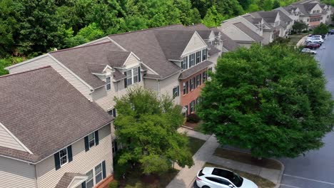 Aerial-approaching-shot-showing-classical-american-row-of-houses-in-suburb