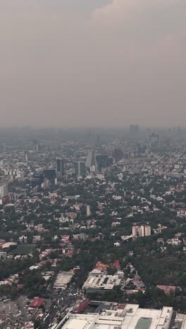 Toma-Aérea-Vertical-De-La-Ciudad-De-México-Que-Sufre-Una-Grave-Contaminación-Del-Aire.