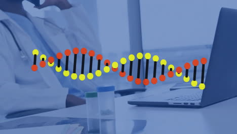 DNA-Strang-Animation-über-Einem-Arzt,-Der-Im-Büro-Am-Laptop-Arbeitet