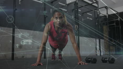 Haciendo-Flexiones-En-El-Gimnasio,-Animación-De-Mujer-Con-Conexiones-De-Red-En-El-Fondo