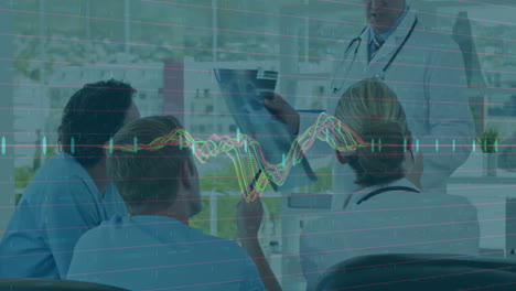 Analyse-Medizinischer-Scans,-Ärzte-Diskutieren-Animierte-Herzschlagdiagramme-Im-Krankenhaus