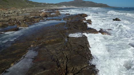 Olas-A-Lo-Largo-De-La-Costa-Atlántica