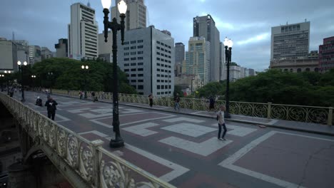 Drone-Cloudy-Downtown-Bridge---São-Paulo,-Brazil