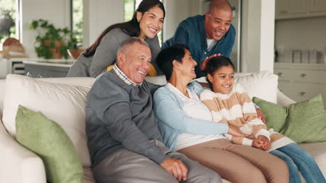 Großeltern,-Entspannen-Sie-Sich-Und-Glückliche-Familie-Zusammen
