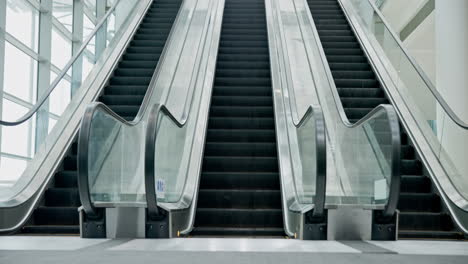 Escalator-moving,-machine-and-empty-airport