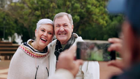 Senior-couple,-photograph-and-smile-outdoor