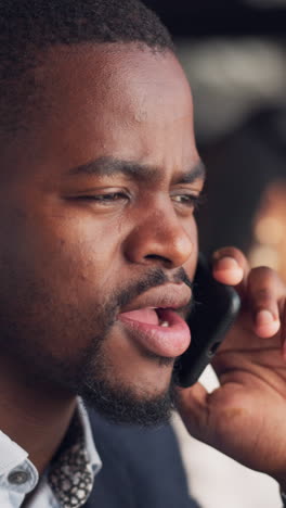 Schwarzer-Mann,-Gesicht-Und-Telefonanruf-Für-Unternehmen