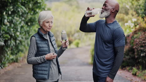 Old-people,-fitness-and-drinking-water