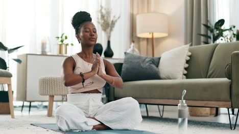 Yoga,-Oración-O-Mujer-Negra-En-Meditación