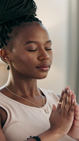 Yoga,-Beten-Oder-Gesicht-Einer-Schwarzen-Frau-In-Meditation