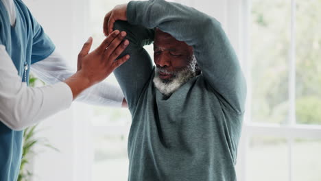 Älterer-Mann,-Physiotherapie-Und-Schulterschmerzen