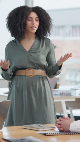 Empresaria,-Mujer-Y-Presentadora-Para-Presentación.