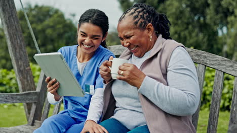 Happy-woman,-nurse-and-patient-on-tablet