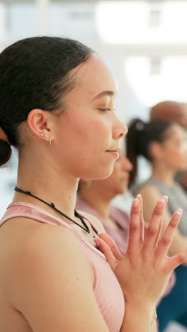 Yoga,-Meditación-Y-Mujer-Con-Manos-De-Oración