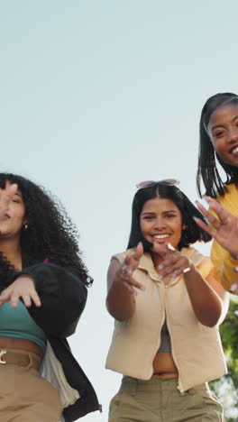 Women,-hip-hop-group-and-dancing-in-outdoor