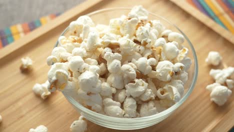 Popcorn-in-a-bowl-on-wooden-des
