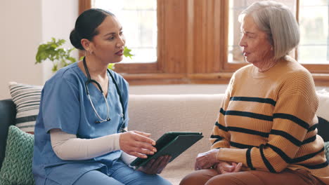 Tablet,-discussion-and-nurse-with-senior-woman
