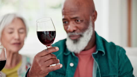 Zuhause,-Trinken-Und-älteres-Paar-Mit-Rotwein