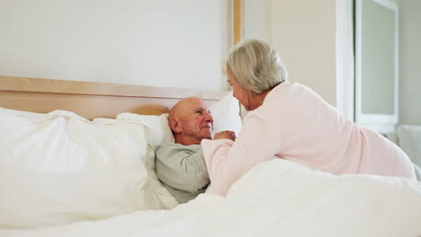Senior,-couple-and-kiss-forehead-in-bed