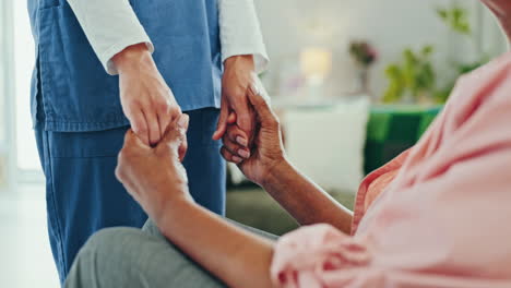 Krankenschwester,-ältere-Frau-Und-Hand-In-Hand-Für-Trost