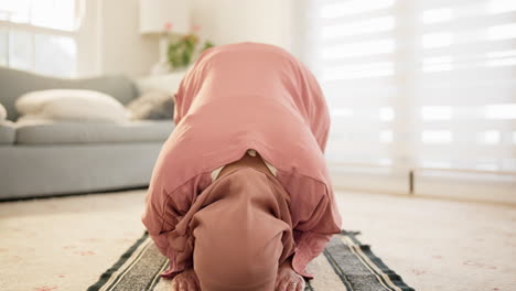 Islamic,-bow-or-woman-in-prayer-for-Allah
