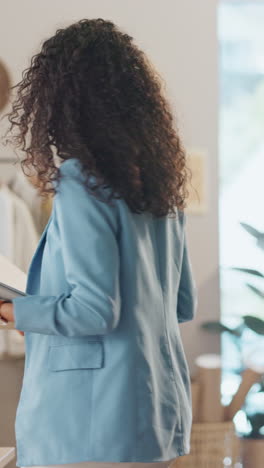 Business,-woman-and-tablet