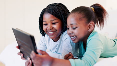 Kinder,-Tablet-Und-Entspannen-Sie-Sich-Im-Bett-Für-Online-Spiele
