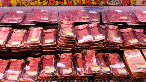 Singapur-Orchad-Road-1-De-Junio-De-2021,-Exhibición-De-Carne-Roja-Cruda-A-La-Venta-A-Precio-Justo