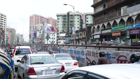 Dhaka-Bangladesch-24.-Mai-2021-Menschen-Und-Verkehr-Bewegen-Sich-In-Einer-überfüllten-Stadt