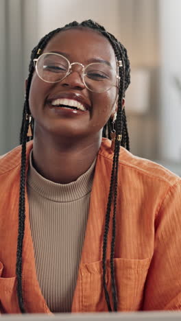 Face,-laptop-and-employee-with-black-woman