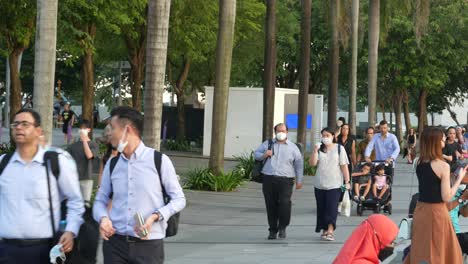 Group-of-people-walking-together-in-marina-bay