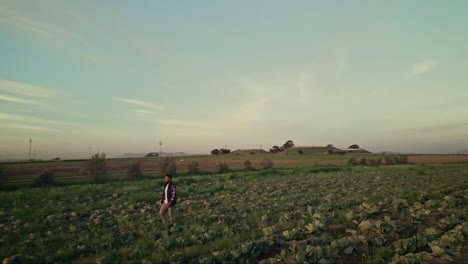 Granja,-Agricultura-Y-Drone-De-Persona-Caminando