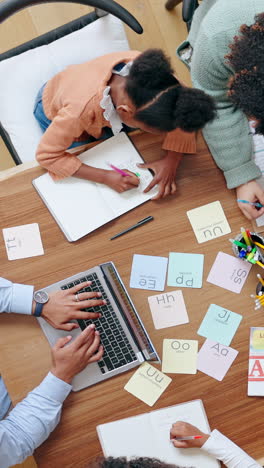 Familia,-Educación-O-Trabajo-Remoto-Con-Los-Padres