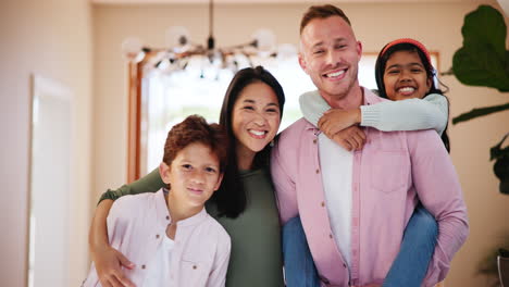 Zuhause,-Gesicht-Und-Interracial-In-Einer-Glücklichen-Familie