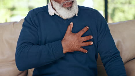 Herzinfarkt,-Schmerzen-Und-älterer-Mann-Auf-Dem-Sofa