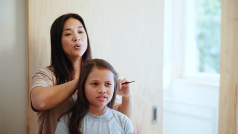 Brushing-hair,-bond-or-mother