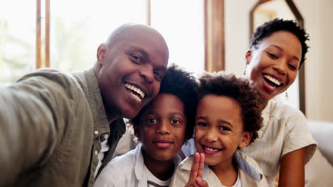 Happy-black-family,-selfie