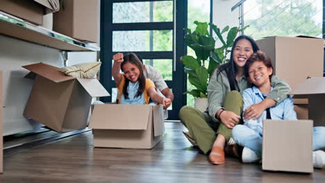 Happy-family,-girl-and-playing-with-box-in-new