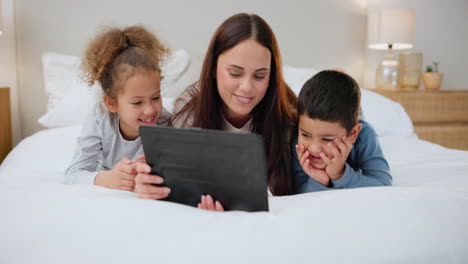 Tablet,-mother-and-children-on-bed-with-love