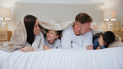 Love,-blanket-and-family-in-a-bed-happy